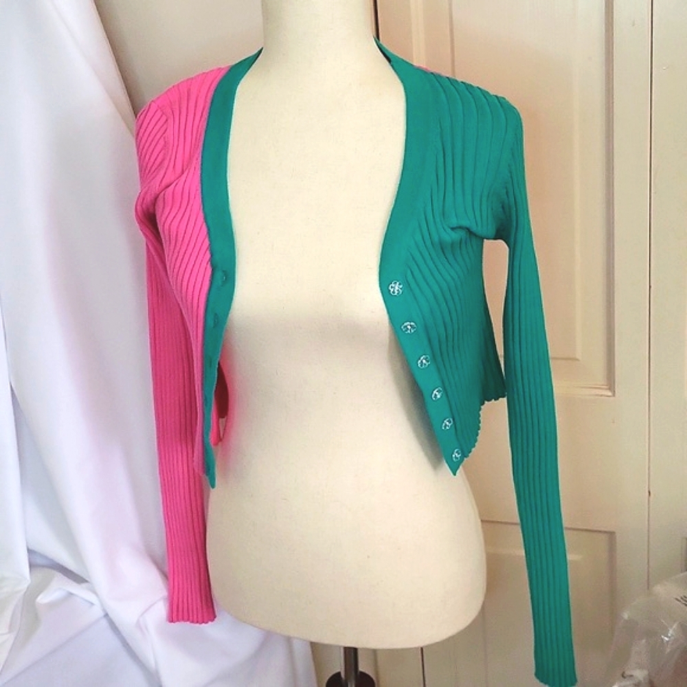 Dollskill Delia*s Two Toned Ribbed Sweater XS Flower Buttons Great condition